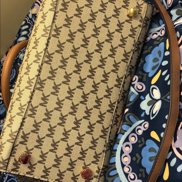 MK Purse - Picture 5 of 5